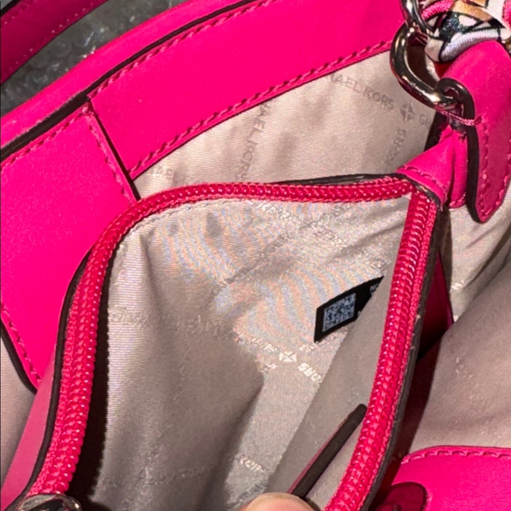Michael Kors Pratt Pink Ombré Straw Bucket Bag - Picture 12 of 17